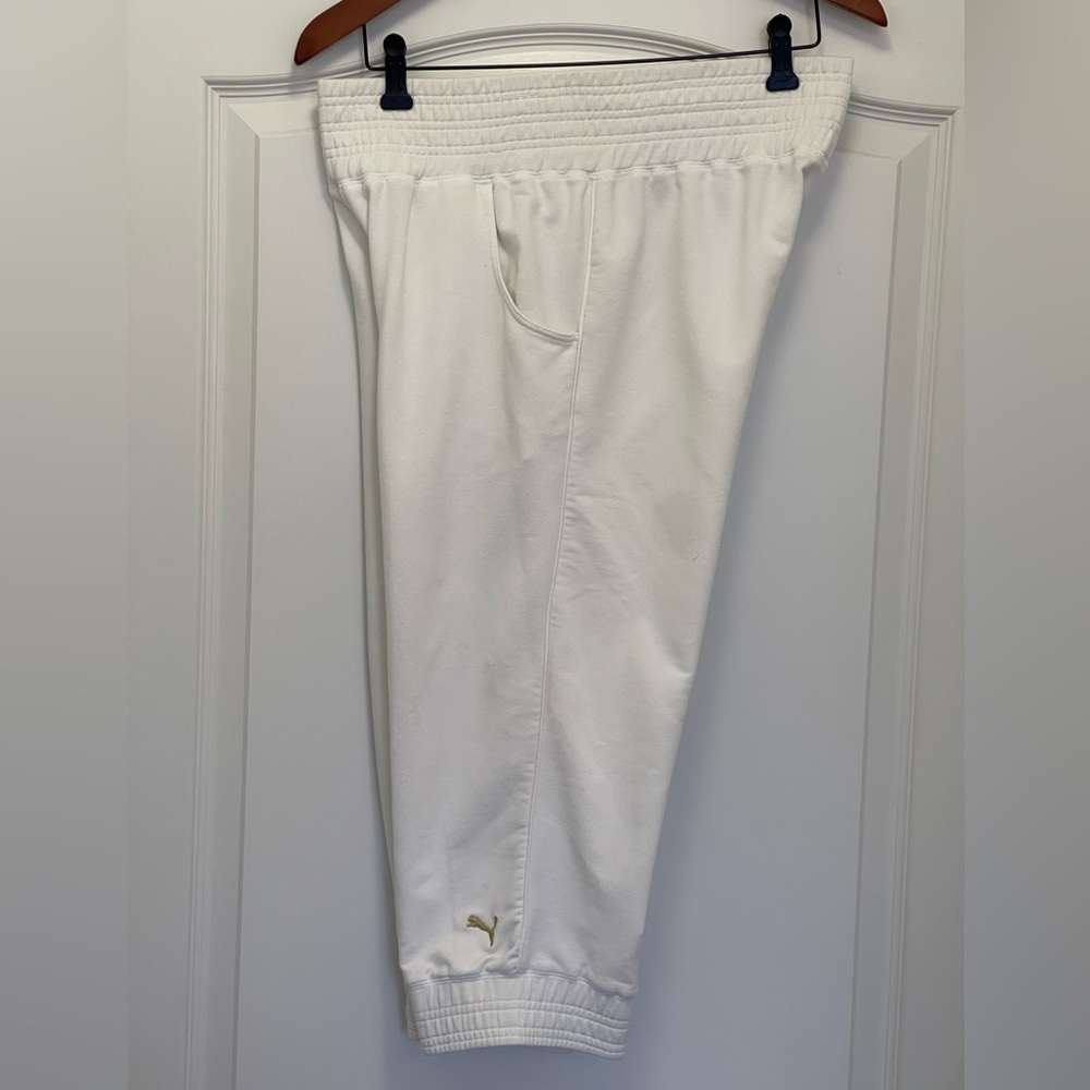 PUMA Women's Essentials Capri Sweatpants